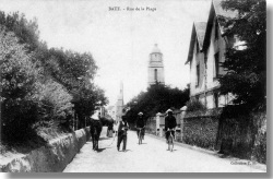 La rue de la Plage et le Prieuré Saint-Georges