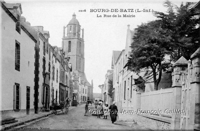 1016 Bourg-de-Batz (L.-Inf.) La Rue de la Mairie