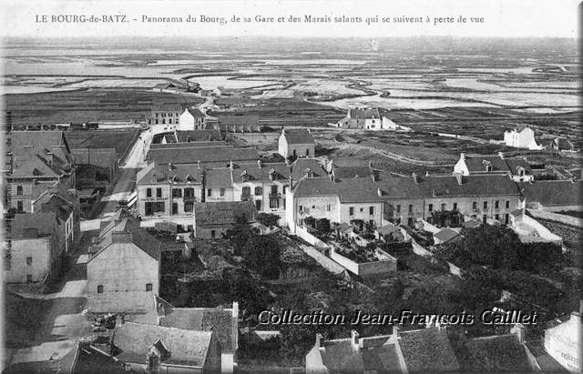 241 Le Bourg-de- Panorama du Bourg, de sa Gare et des Marais salants qui se suivent à perte de vue