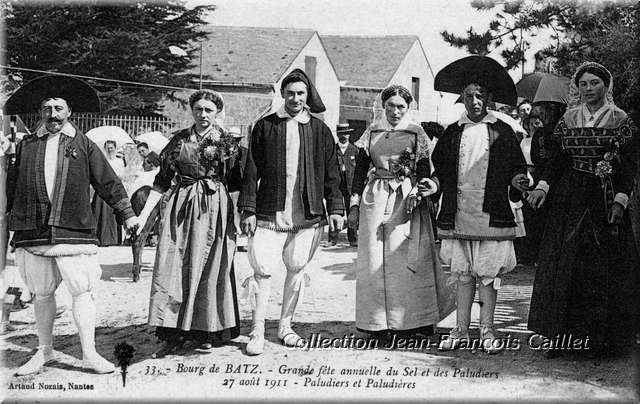 33.- Bourg de Batz.- Grande fête annuelle du Sel et des Paludiers - 27 août 1911 - Paludiers et Paludières