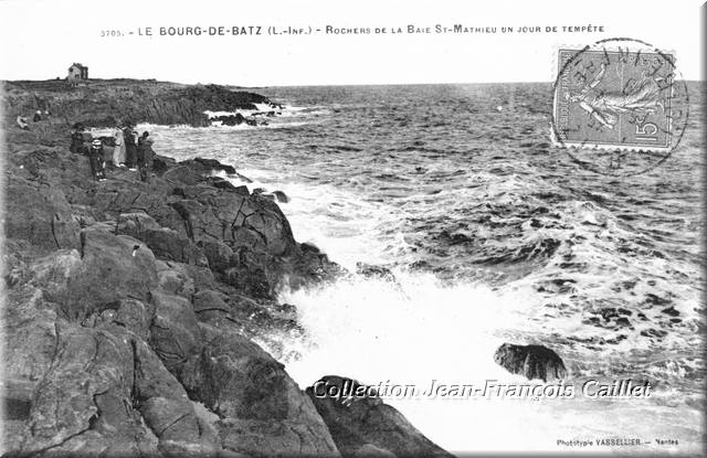 3705. - Le Rochers de la Baie St-Mathieu un jour de tempête