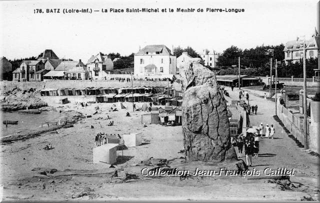 178. La Place Saint-Michel et le Menhir de Pierre-Longue